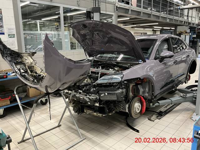 PORSCHE Macan Turbo 100kWh, 584 PS