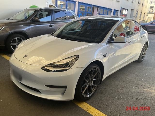 Tesla  Model 3, 491 PS