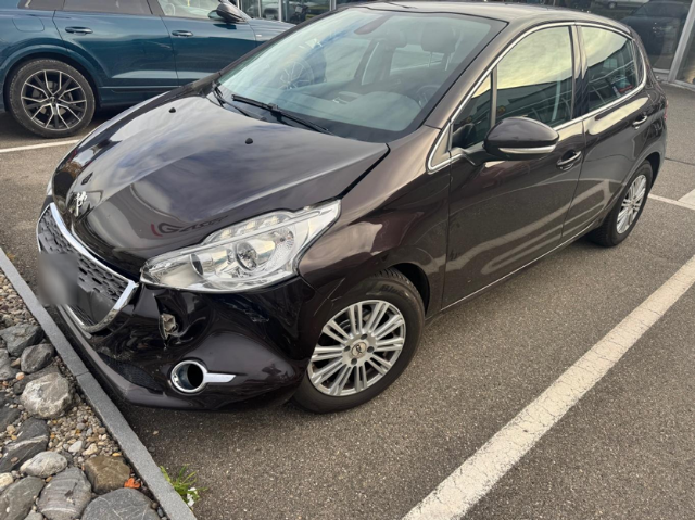 Peugeot 208 1.6 VTi Allure, 120 PS