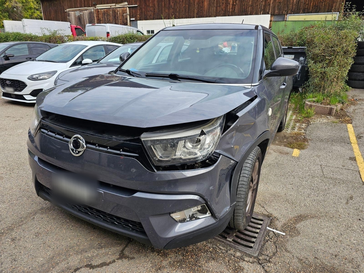 SsangYong Tivoli 1.6 eXDiCrystal 4WD, 115 PS