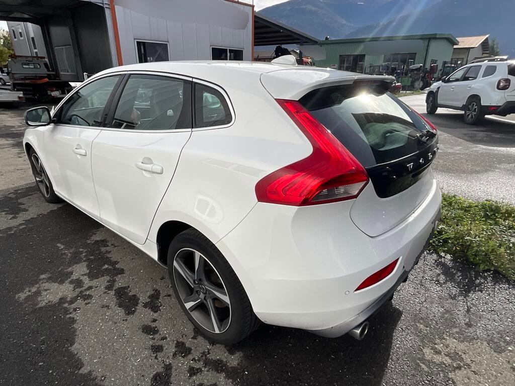 VOLVO V40 D4 Momentum R-Design, 190 PS
