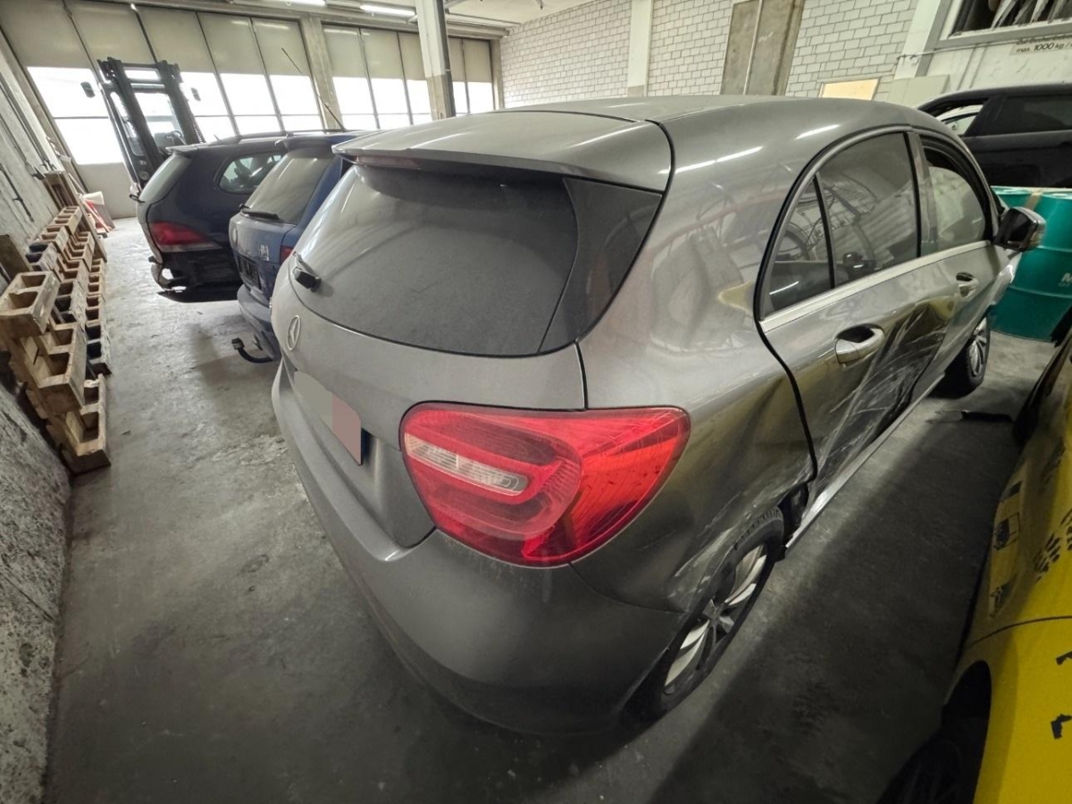 MERCEDES-BENZ A 180 Urban, 122 PS