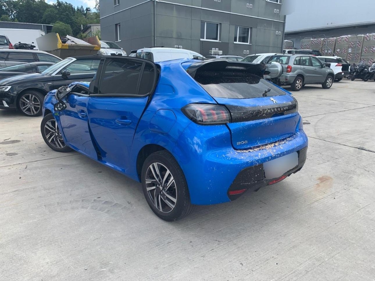 PEUGEOT 208 1.2 PureT Allure EAT8, 101 PS