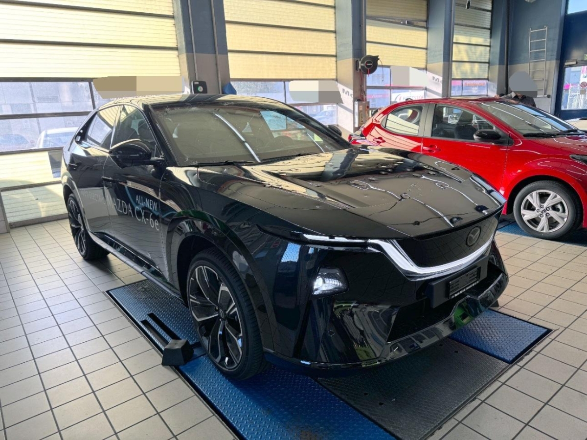 Mazda CX-6e 68.8 kWh Takumi, 258 PS
