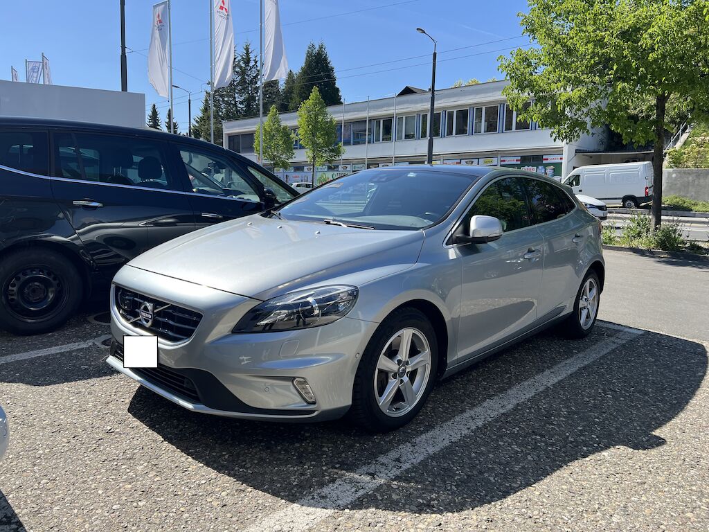 Volvo V40 2.0 D4 Momentum R-Design ID 465311
