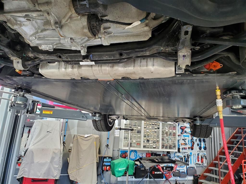 Tesla Model Y ID 483475