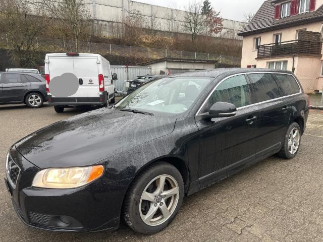 Volvo V70 2.4 D4 (323426 km)