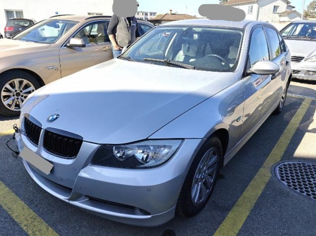 BMW 320i (214503 km)