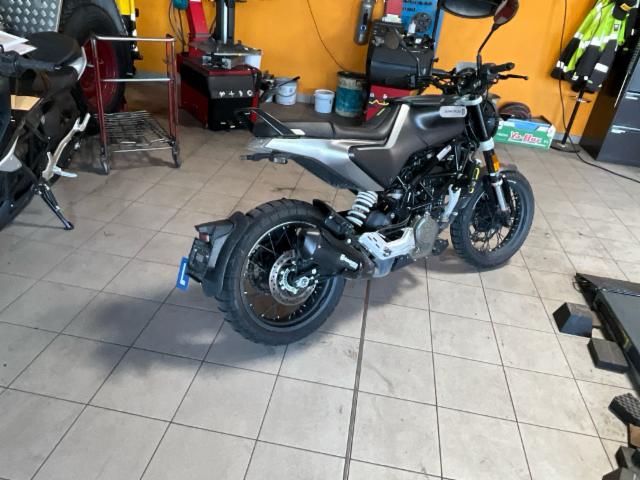 Husqvarna 125 Svartpilen ABS (20237 km)