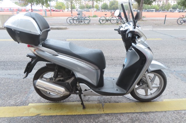 Honda SH 125 Topbox (18638 km)